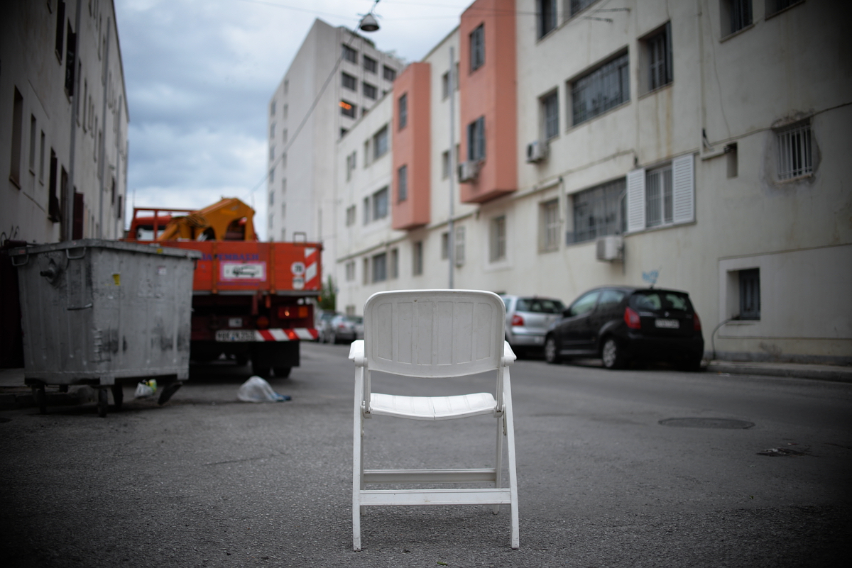 DISJUNCTION 3 Fauteuil sur rue Descartes copy