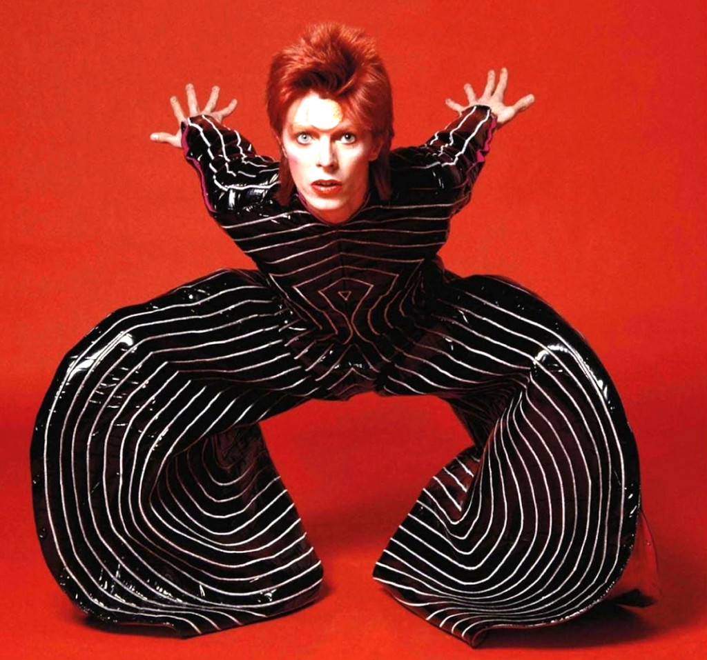 Costume de scène dessiné par Kansai Yamamoto pour le Aladdin Sane Tour, 1973