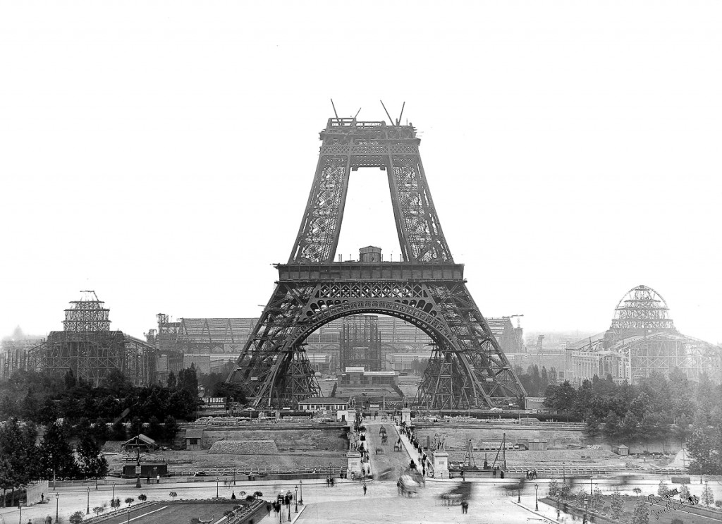 FRANCE - 1888: Construction of the Eiffel Tower. Paris, July, 1888. Photograph Henri Roger. (Photo by Roger Viollet/Getty Images)