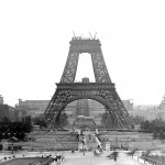 Tour Eiffel: de la polémique aux louanges