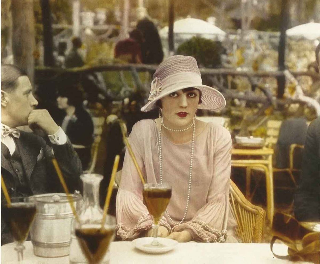 Pola-Negri-1927-Cafe-de-la-Paix-Paris